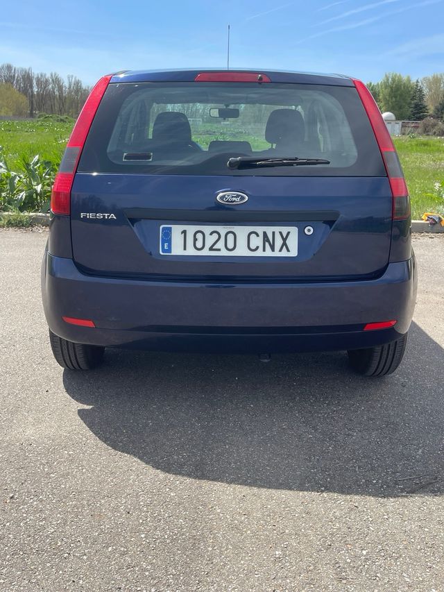 Se vende Ford fiesta AUTOMÁTICA del 2003/ 105000kl