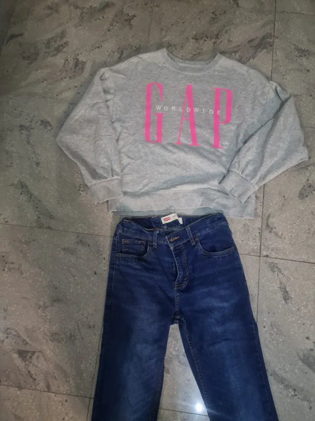 Sudadera GAP y Vaqueros Levis