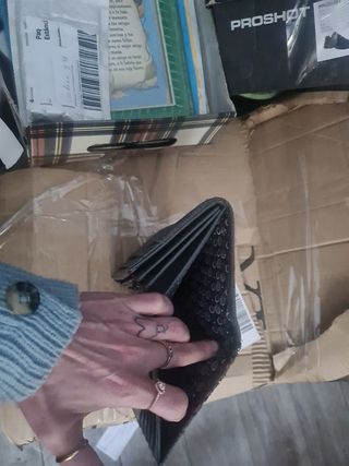 Cartera Desigual gris con detalles multicolor