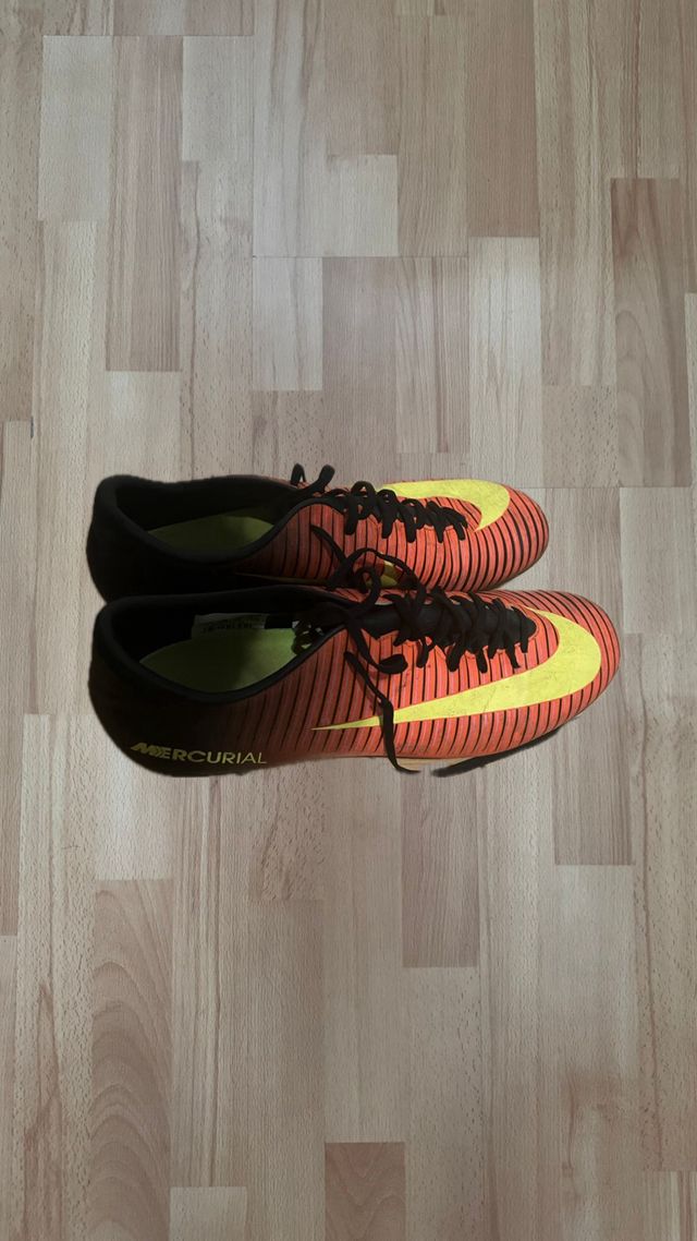 Botas de fútbol Nike Naranja y Amarillo
