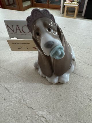 Cane Nao in porcellana