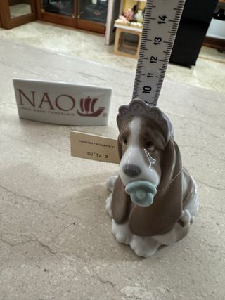 Cane Nao in porcellana