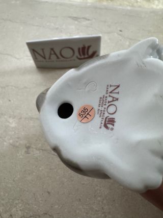 Cane Nao in porcellana