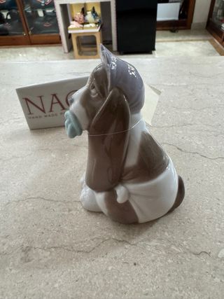 Cane Nao in porcellana