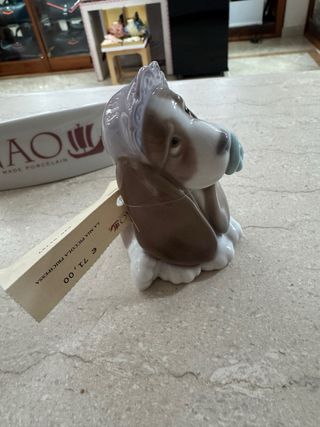 Cane Nao in porcellana