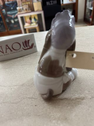 Cane Nao in porcellana