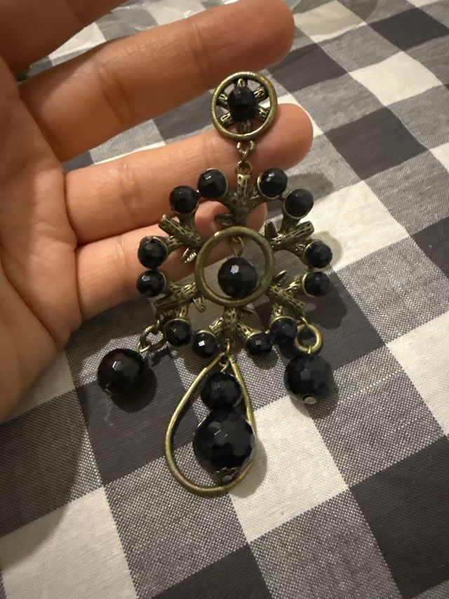 Pendientes largos estilo andaluz negro y dorado