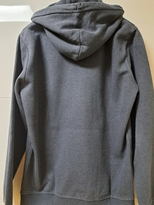Sudadera Quiksilver gris con logo