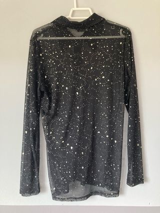 Camisa negra con estampado brillante