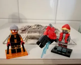 2 Minifigures Lego