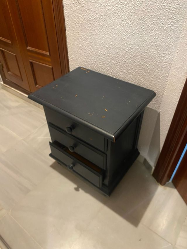 Mesita de noche de madera azul