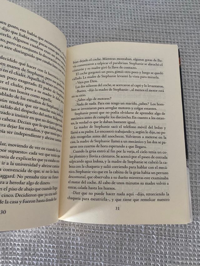 Libro Detective Esqueleto 1: Skulduggery Pleasant