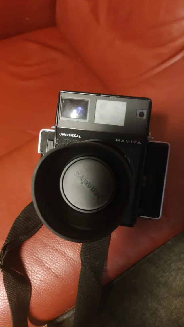 Cámara Mamiya Universal Polaroid Negra