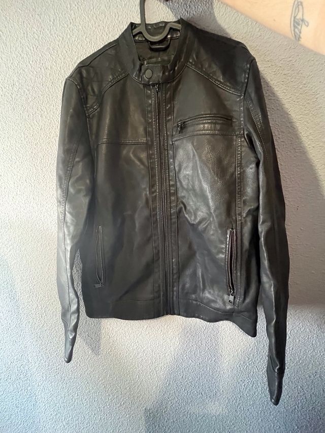 Chaqueta de cuero negra