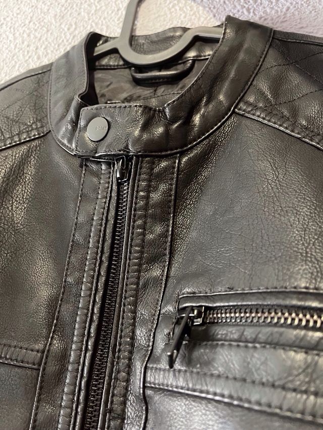 Chaqueta de cuero negra