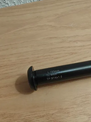 Chiusura asse passante per ruota bici 15x110mm nuovo.