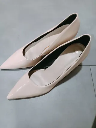 Zapatos de salón nude tacón bloque