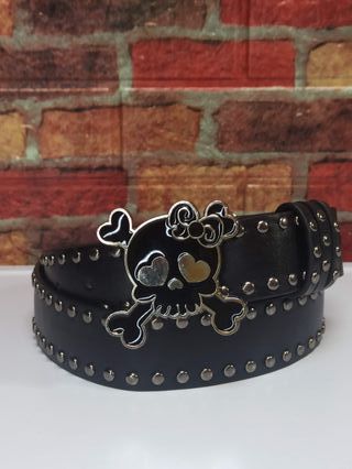 Cintura nera con borchie e teschio