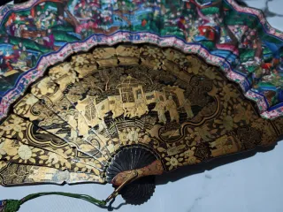 Abanico chino antiguo decorado