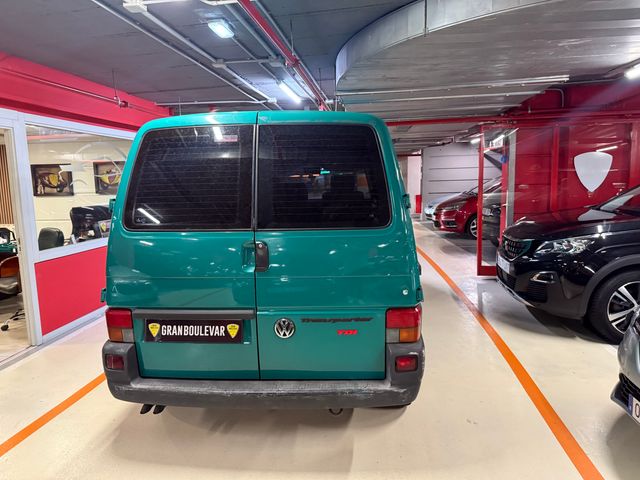 VOLKSWAGEN Transporter 2.5TDI SWB AMP COMBI6