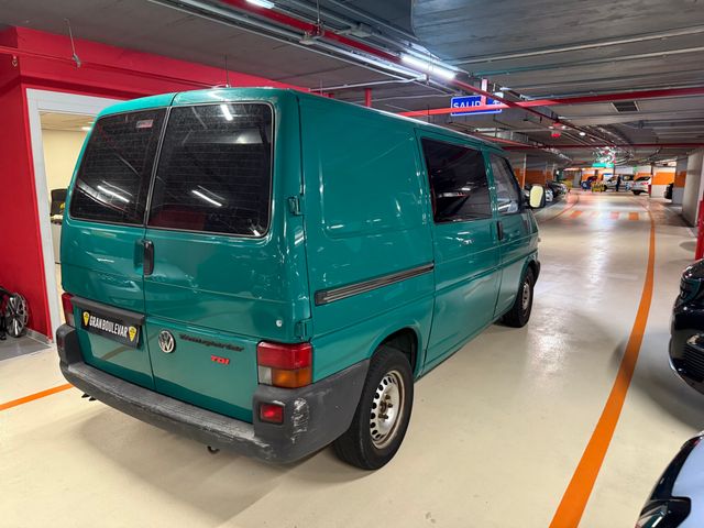 VOLKSWAGEN Transporter 2.5TDI SWB AMP COMBI6