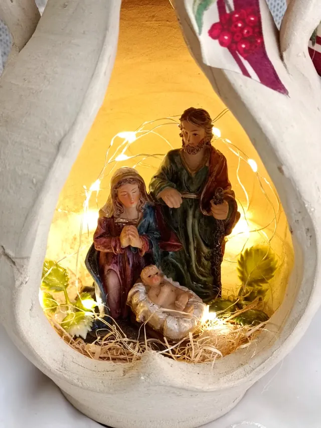 Presepe in anfora decorata