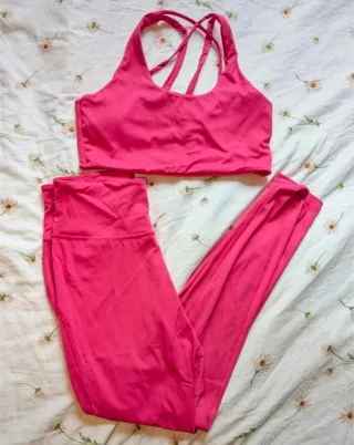 Conjunto deporte Stradivarius top leggins Talla M