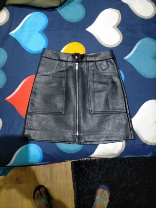 Falda cuero Stradivarius T.34