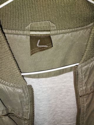 Chaqueta bomber verde militar