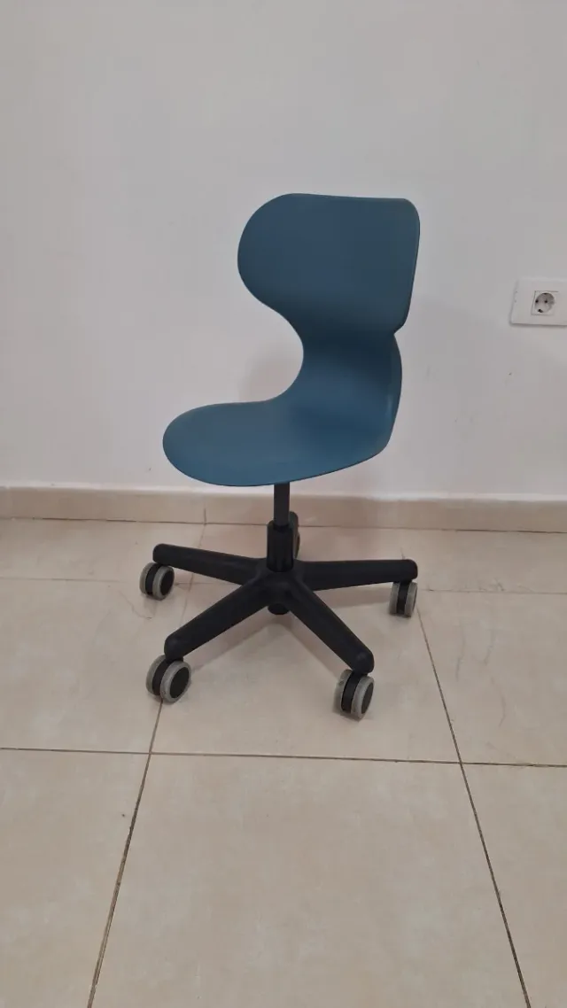 Silla infantil giratoria azul
