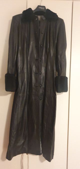 Abrigo largo de piel negro