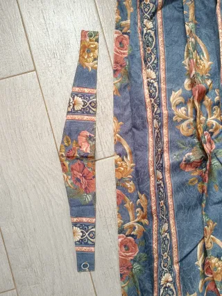 2 Cortinas de tela con flores azules y rosas