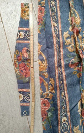 2 Cortinas de tela con flores azules y rosas