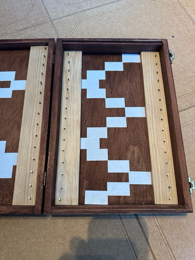 Caja porta anzuelos y bajos de pesca