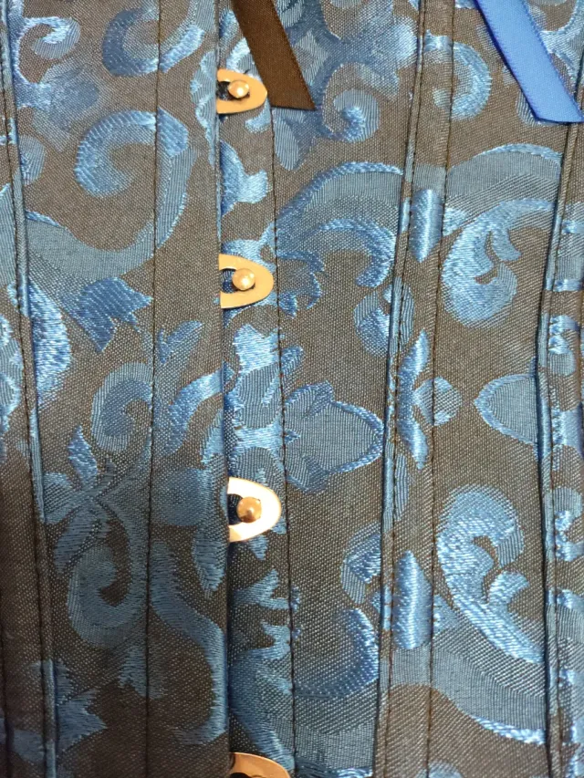 Corsé azul y negro con volantes