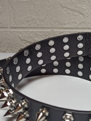 Cintura con borchie punk