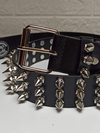 Cintura con borchie punk