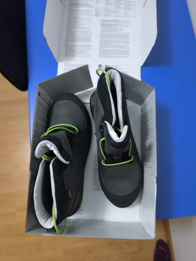 Botas de seguridad POSSTER grises y verdes