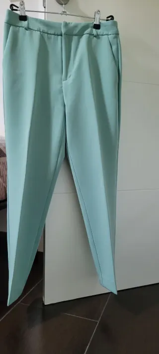 Traje de chaqueta y pantalón verde