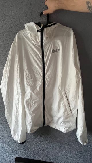 Chubasquero Pull and Bear Sin Estrenar