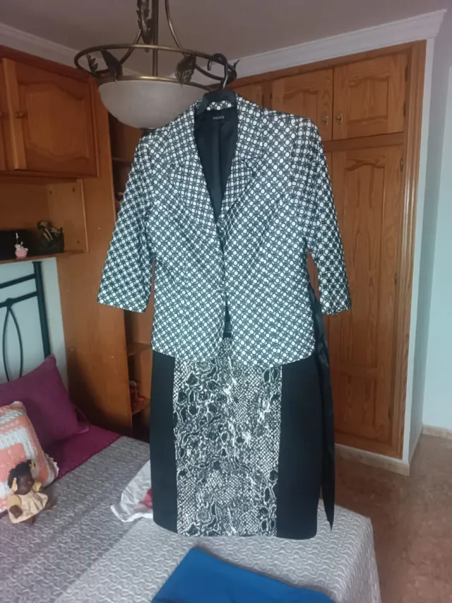 Conjunto Chaqueta y Falda