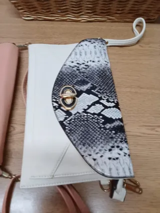 Bolso de mano con estampado de serpiente
