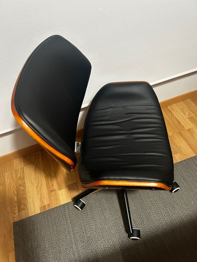 Silla de escritorio con ruedas.