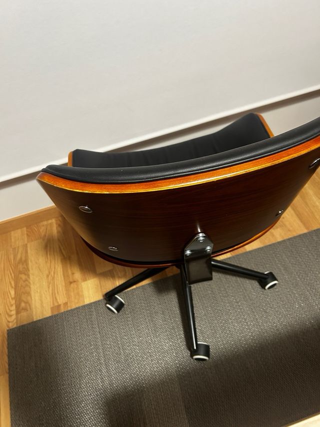 Silla de escritorio con ruedas.
