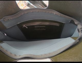 Bolso verde oscuro con tachuelas