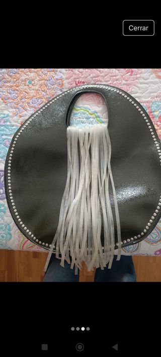 Bolso verde oscuro con tachuelas