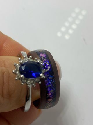 Conjunto de anillos marrones y morados