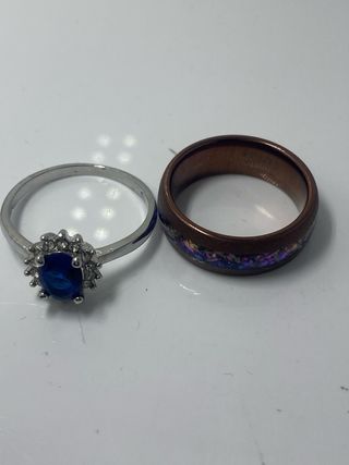 Conjunto de anillos marrones y morados