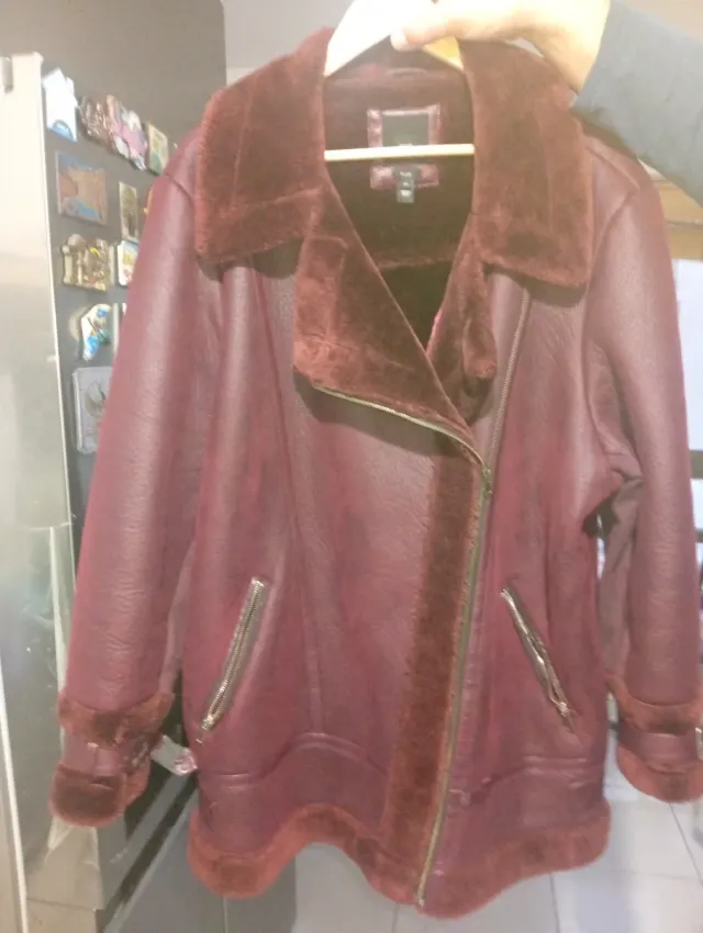 Chaqueta polipiel granate ASOS Talla 52