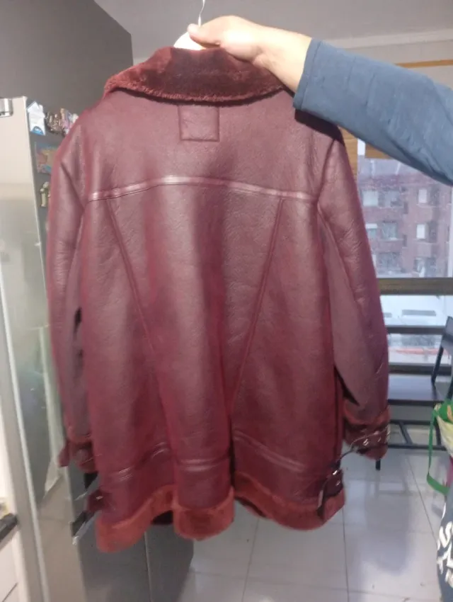 Chaqueta polipiel granate ASOS Talla 52